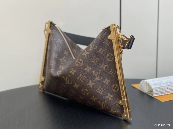 First bag ru VUITTON LOUIS Lucky Trunk 0712